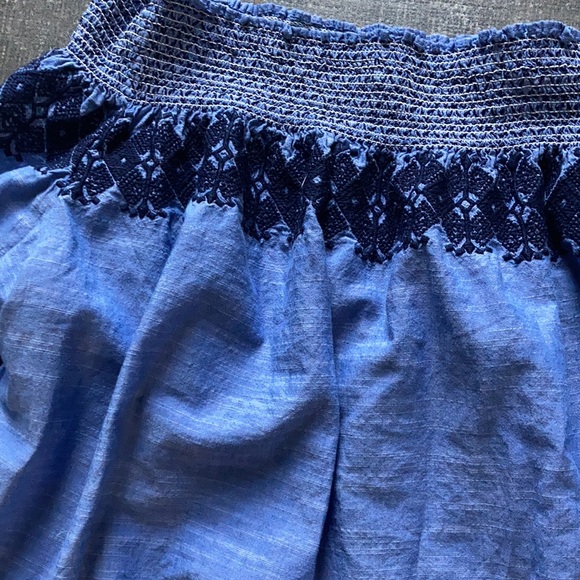 GAP off the shoulder top size medium 100% cotton shirt embroidered blue - Picture 4 of 6